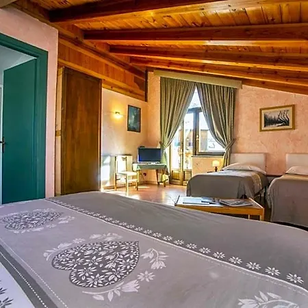 Joli Hotel 2*